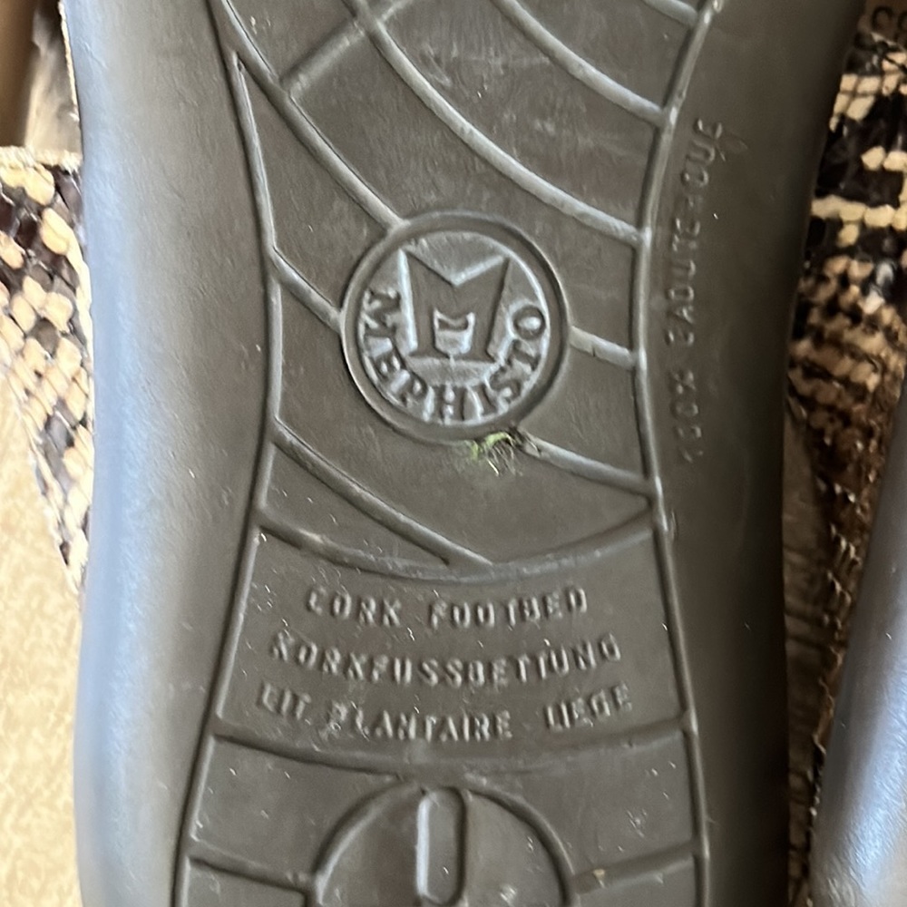 Mephisto Python Snake Thong Sandals 40 - image 8